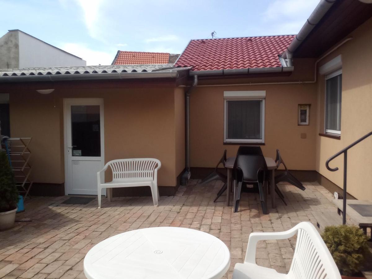 Start Apartmanok Pecs Luaran gambar
