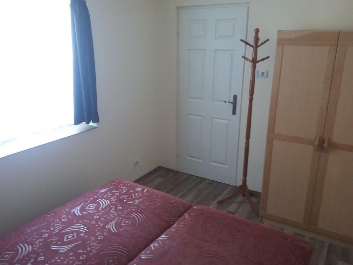 Start Apartmanok Pecs Luaran gambar