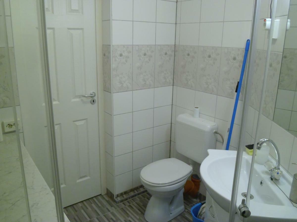 Start Apartmanok Pecs Luaran gambar