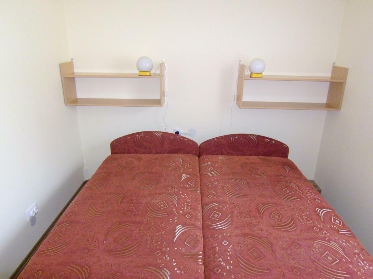 Start Apartmanok Pecs Luaran gambar