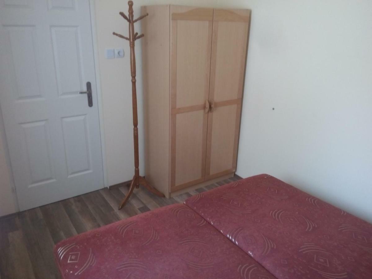 Start Apartmanok Pecs Luaran gambar